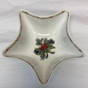 Festive Star-Shaped Bowl - Cream with Holiday Design